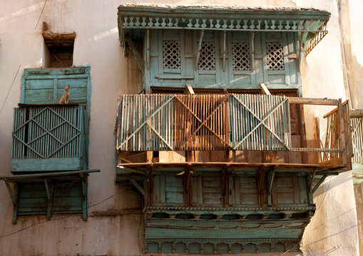 Fototapeta Old house with wooden mashrabiya in al-Balad quarter, Mecca province, Jeddah, Saudi Arabia
