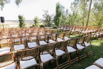 Fototapeta premium silla, mobiliario, verano, patio, madera, asiento, al aire libre, de lujo, ceremonia, civil, casamiento, compromiso, unión