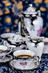 Primo piano di tazzina di caffè vintage di porcellana