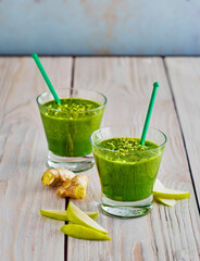 blended smoothie with spinach, ginger, apple, and Greek yogurt