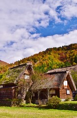 世界遺産　白川郷合掌造り集落　秋景色