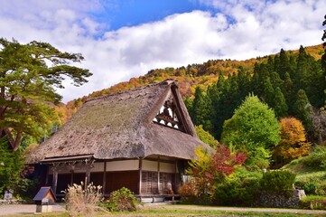 世界遺産　白川郷合掌造り集落　秋景色