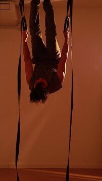 gin&aacute;sta faz acrobacia no elastico 