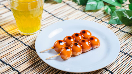 みたらし団子と冷たいお茶