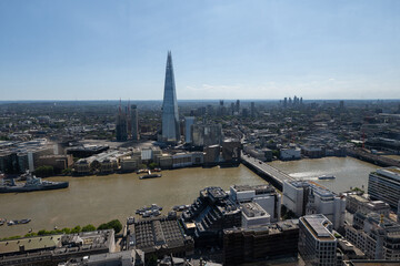 Blick auf die Themse mit The Shard und London Bridge