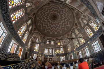 Obraz premium Exploring the magnificent interior of suleymaniye mosque in istanbul