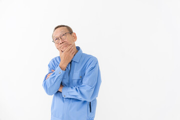 作業着を着たシニア男性