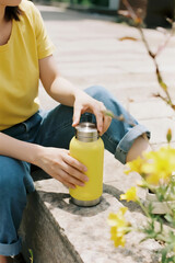 Water cup lemonade summer beverage bottle thermos cup mockup photo E-commerce marketing poster Background shooting scene