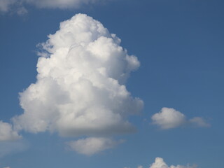 Cloud formation in the Blue Sky: A stunning cumulus cloud floats gracefully against a vibrant blue...