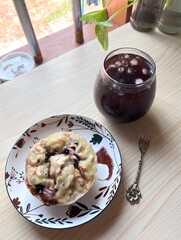 Muffin with Ice Coffee