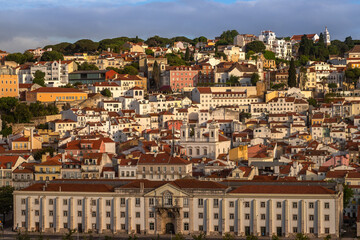 Obraz premium Panoramic Exposure done from a Cruise ship in the Cruise Ship terminal in Lisbon, of the Alfama neighborhood upon departure on the tagus river, Portugal