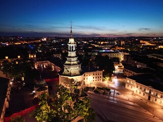 Kielce - Polska - centrum miasta, rynek , katedra nocą nagrane dronem  © Konrad