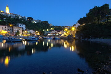 Hafen in Vrbnik, Krk, abends