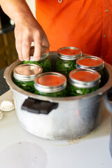 preparing green beans for water bath