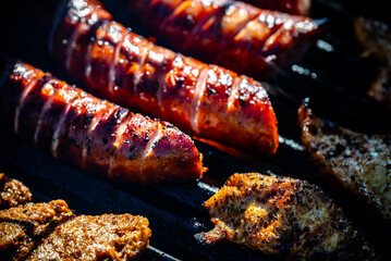 Grillowanie, przypiekanie kiełbasy © grzegorz_pakula
