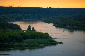 Obraz premium Sunset over the Nemunas River: A Serene Evening in Vilkija, Lithuania
