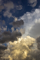 Cloudscape has been developing in gorgeous form. The sky is full of beautiful clouds.