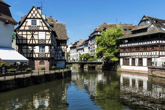 Maison des Tanneurs and timbered houses along the ILL canal, Petite France District, Strasbourg, Alsace, Bas-Rhin Department, France
