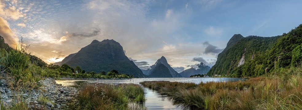 Mitre Peak and Mount Philipps, sunset, fjord landscape, Milford Sound, Fiordland National Park, Te Anau, Southland, South Island, New Zealand