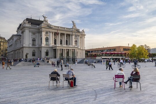 Zurich Opera House with Sechsel&auml;utenplatz, Zurich Opera, Switzerland