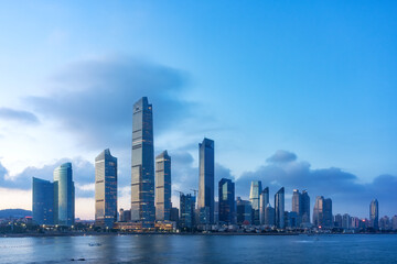 Fototapeta premium Modern Skyline at Dawn in a Coastal City