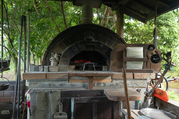 りんどう花房のレンガの石窯