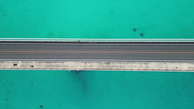 코우리섬 대교 위 낚시 장면 &ndash; 오키나와, 드론 영상
Fishing Scene on Kouri Bridge &ndash; Okinawa, Drone Footage