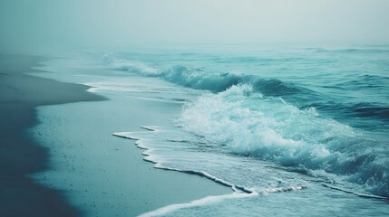 Obraz premium Gentle ocean waves lapping at a misty beach.