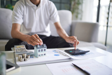 Man planning to save money for buy a new home in future