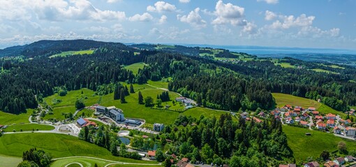 Scheidegg im Westallgäu von oben, Blick über das Kurgebiet zum Bodensee