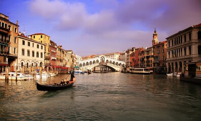 Famous Rialto Bridge on the Gran Canal in Venice, Italy.