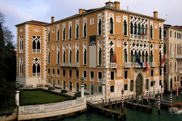 Naklejka premium Palaces and stately buildings along the Grand Canal in Venice, Italy.