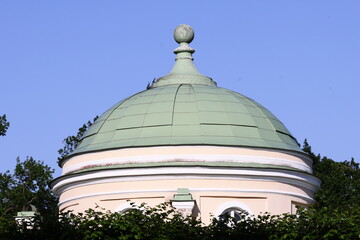 A green dome with a clock on top, often used as a landmark or meeting point