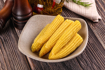 Canned baby mini corn cob