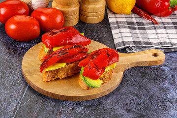 Bruschetta with avocado and grilled pepper