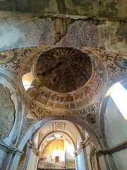 Interior de la iglesia abandonada de Cabreriza (Soria), España