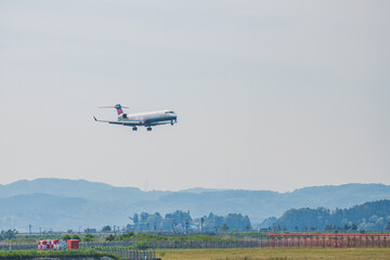 降り立つ旅客機