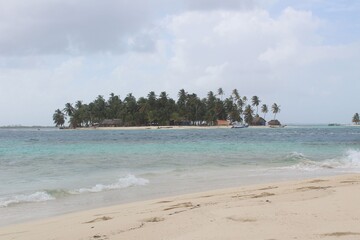 San Blas Islands Paradise: Tropical Beach and Palm-Fringed Island Retreat
