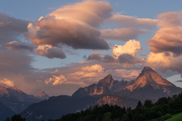 Gigantischer Sonnenaufgang bei Maria Gern mit Blick auf den Watzmann.