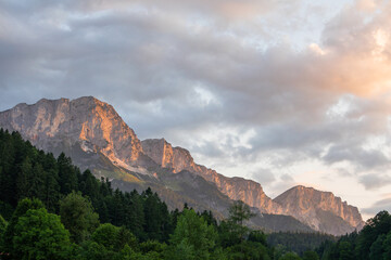 Sonnenaufgang bei Maria Gern mit Blick auf das Untersbergmassiv