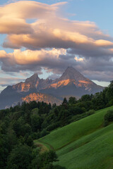 Gigantischer Sonnenaufgang bei Maria Gern mit Blick auf den Watzmann.