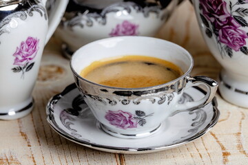 Primo piano di tazzina di caffè in porcellana 