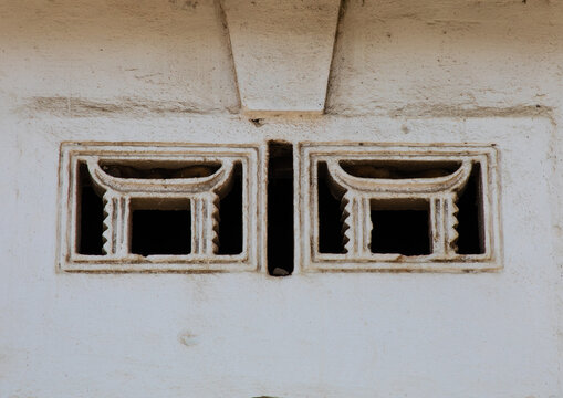 Aeration over a door with the shape of traditional seats, Sud-Como&eacute;, Grand-Bassam, Ivory Coast