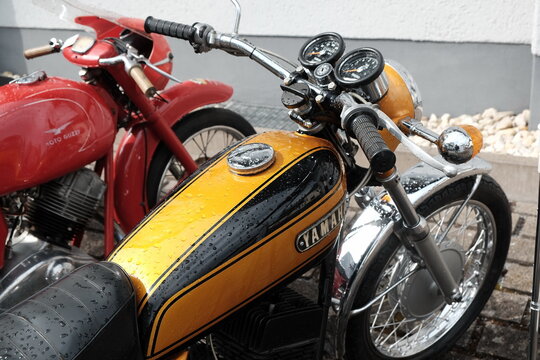 Yamaha RD 250. DS 7 Zweizylinder Zweitakt Motorrad der Siebziger Jahre am 25.07.2025 beim Oldtimertreffen Golden Oldies in Wettenberg Krofdorf-Gleiberg bei Gie&szlig;en in Hessen