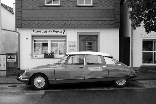 Citroen ID 19 oder Deesse, die G&ouml;ttin, der F&uuml;nfzigerjahre und Sechzigerjahre am 25.07.2025 beim Oldtimertreffen Golden Oldies in Wettenberg Krofdorf-Gleiberg bei Gie&szlig;en in Hessen in Schwarzwei&szlig;