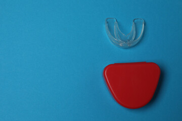 The mouthpiece lies on a blue background.

