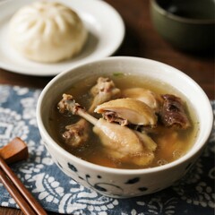 Chicken soup and steamed buns