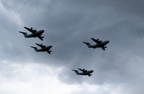 les avions militaires fran&ccedil;ais paradent le jour de la f&ecirc;te nationale du 14 juillet &agrave; Paris en France