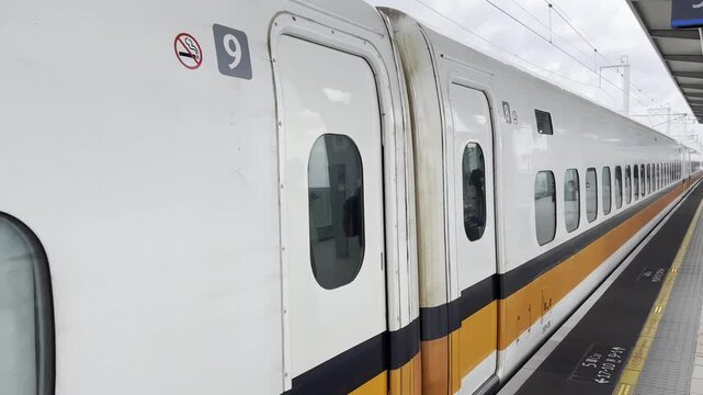 Taiwan's high-speed rail entering the station