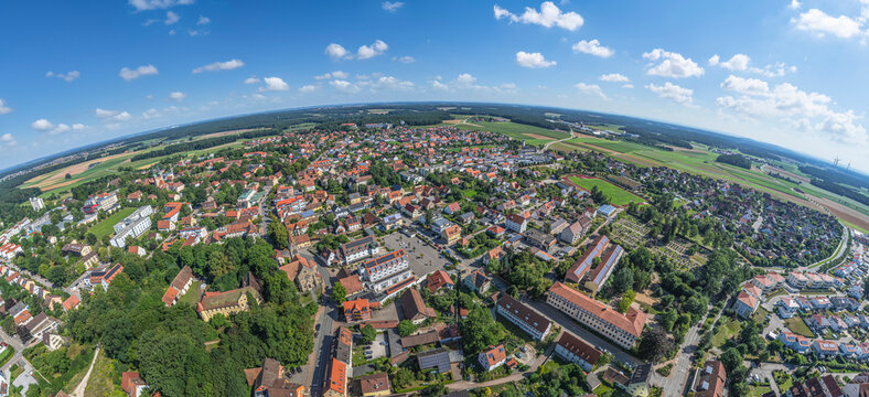 Blick auf das mittelfr&auml;nkische Neuendettelsau im Kreis Ansbach von oben